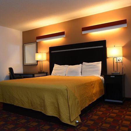 Capital Inn And Suites Rensselaer Экстерьер фото